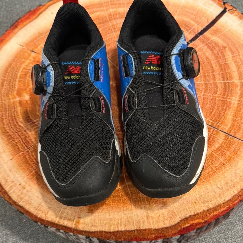 New Balance Men's Black and Blue Athletic Shoes